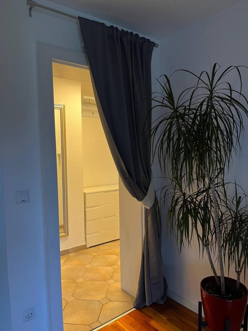 Gemuetliche 3 Zimmer Wohnung Mit Grosszuegiger Terrasse Im Gruenen Ройтлинген Экстерьер фото